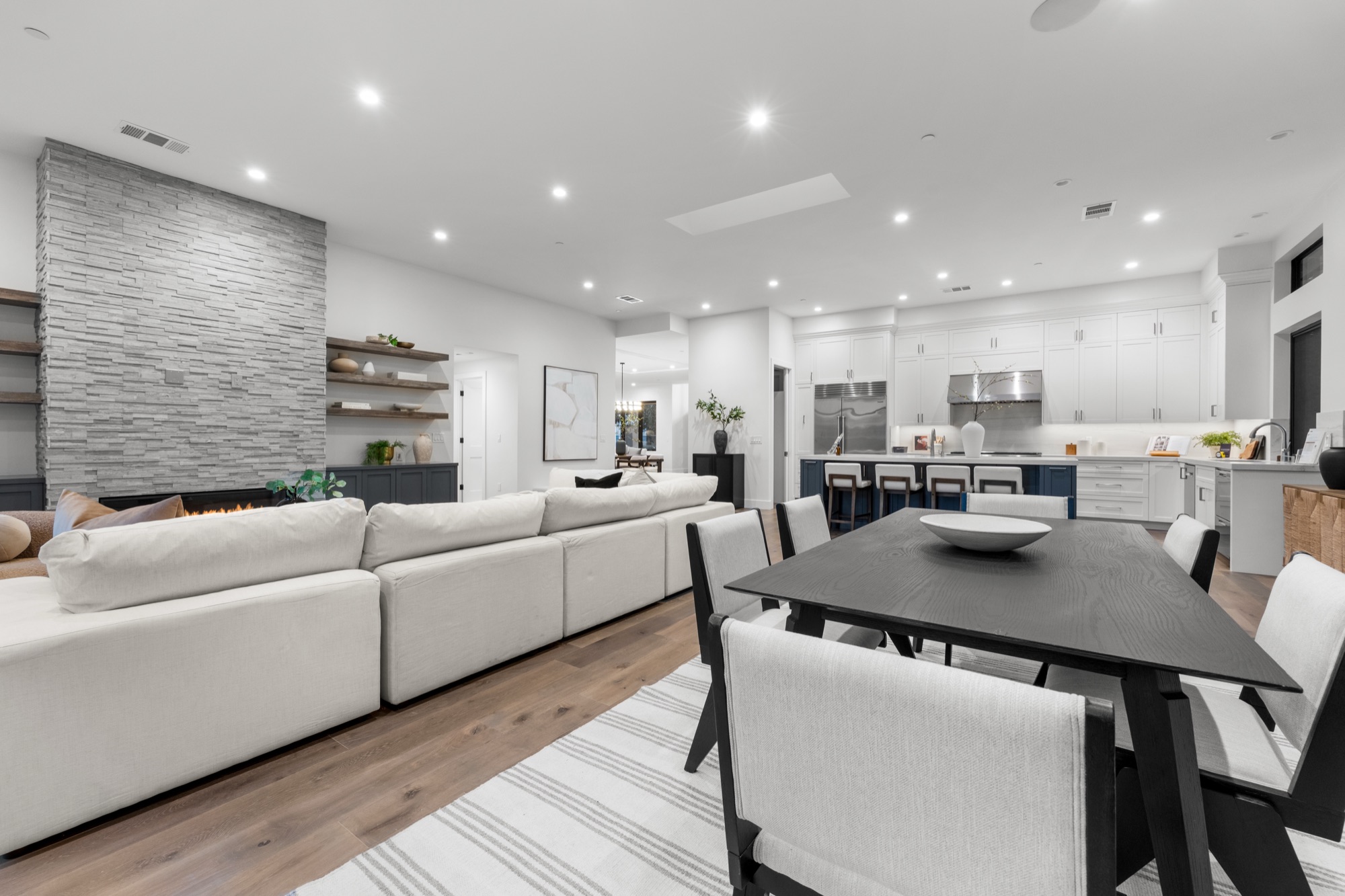 Kitchen and great room, 431 Casita Ct, Los Altos