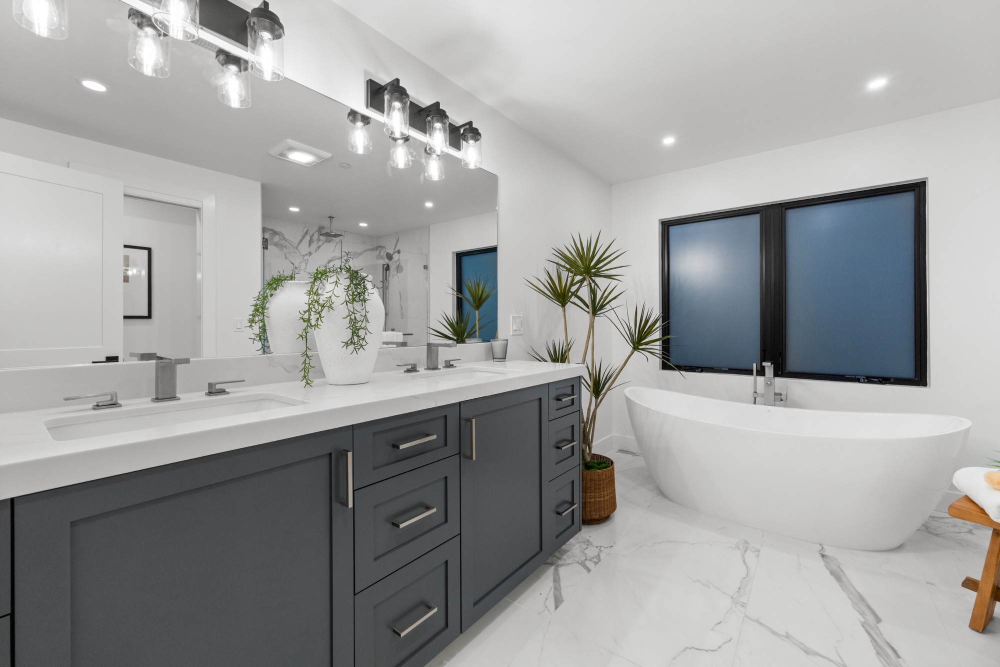 Primary bath, 431 Casita Ct
